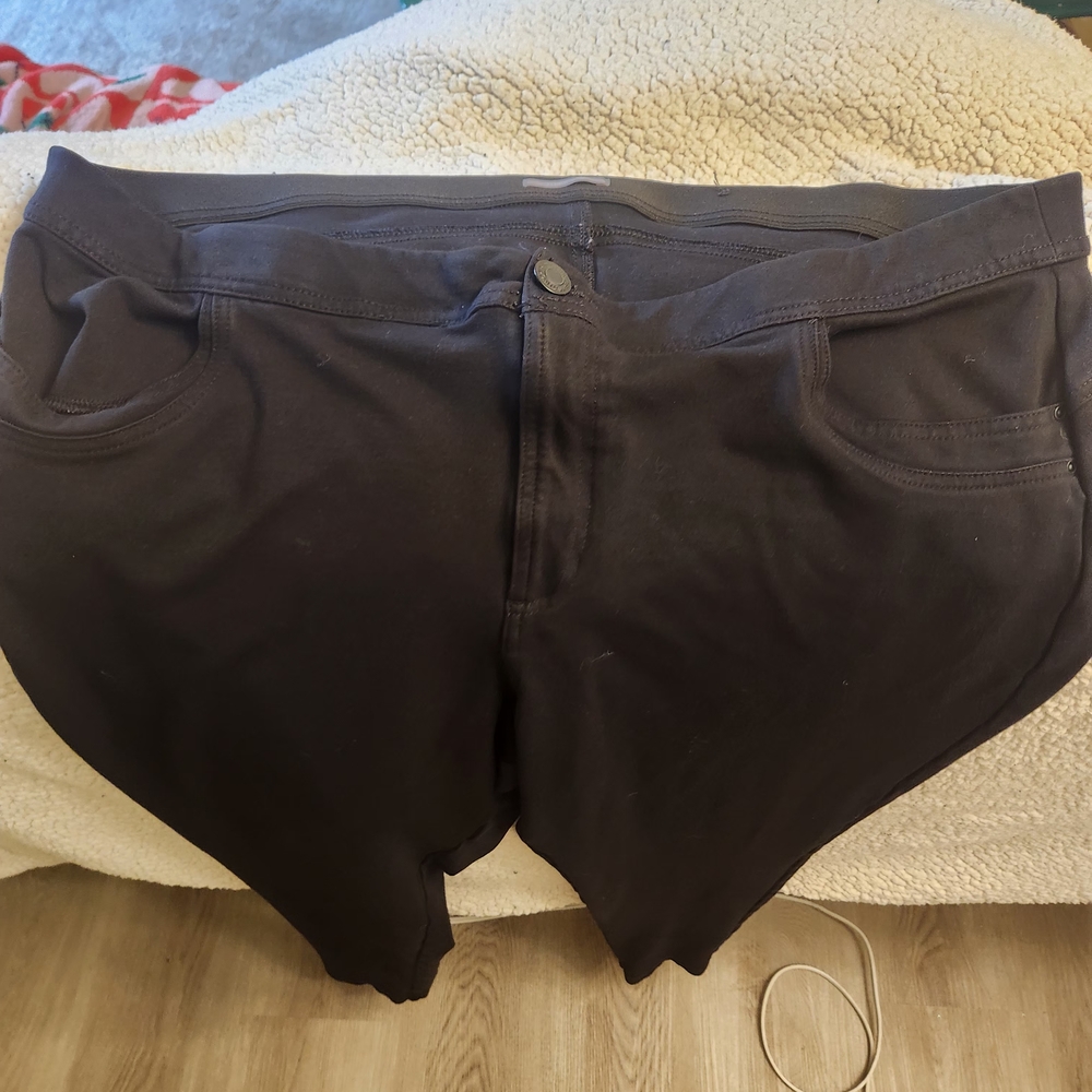Black Women’s Stretch Pull-On Shorts